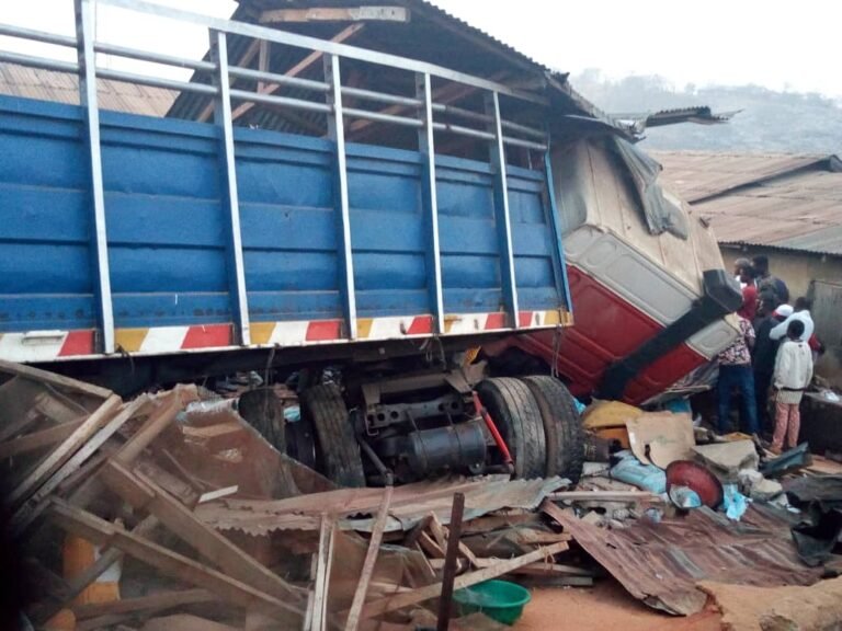 Truckload of rice burnt as trailer kills 16 Ondo traders