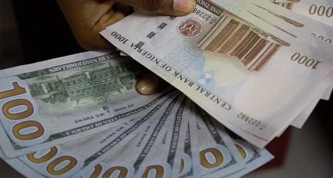 Naira exchanges for N495 per dollar at parallel market