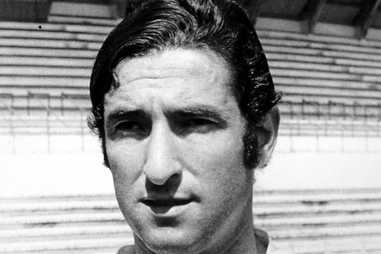 Real Madrid ex-player Antonio Gento passes on