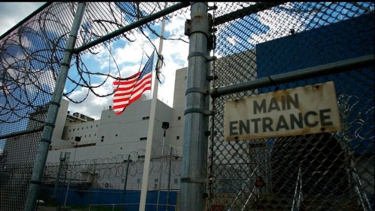 US shuts prisons as guards contract COVID-19