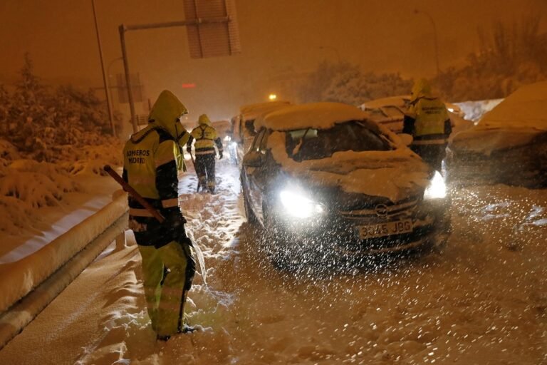 Madrid airport shut as Spain sees heaviest snowfall in 50 years