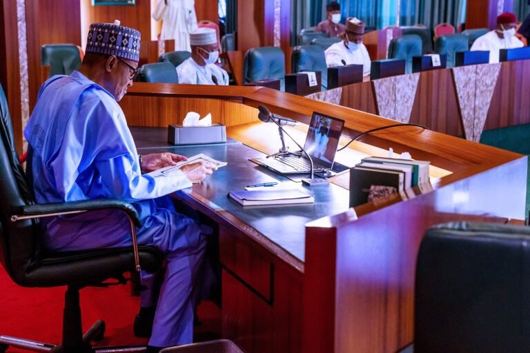 $148m consultants’ pay: Buhari, govs meet, Oct revenue sharing suspended