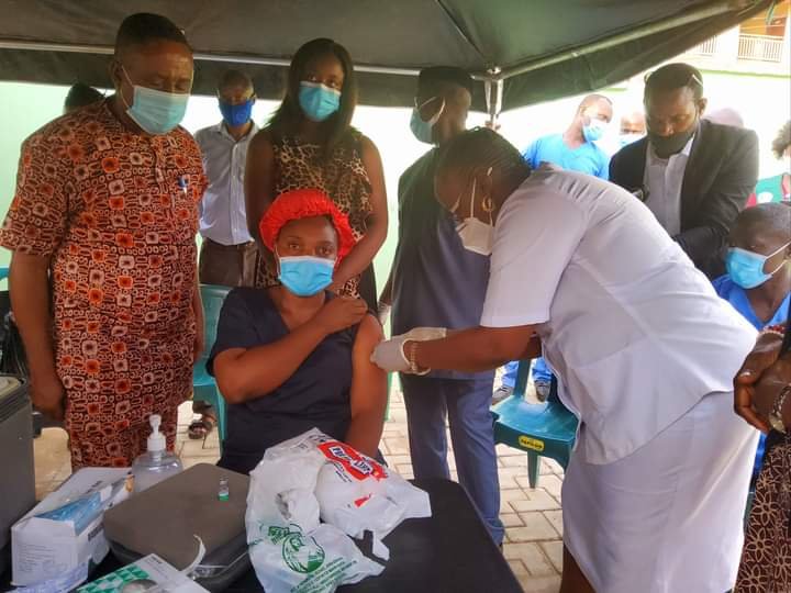 COVID-19 vaccine: Enugu frontline health workers get first jabs