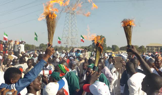 Thousands Dump APC In Kwara State, Burn Brooms
