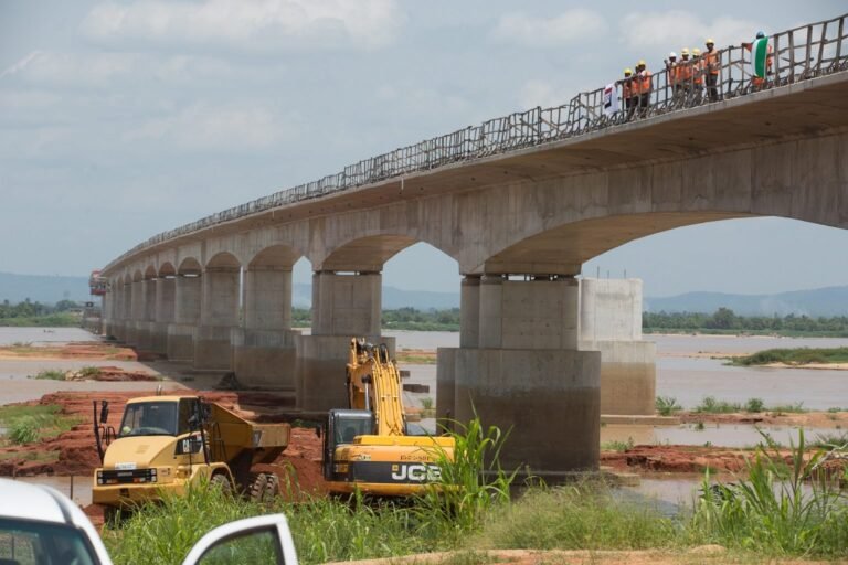 FG reinstalls solar lights, CCTV on Second Niger Bridge