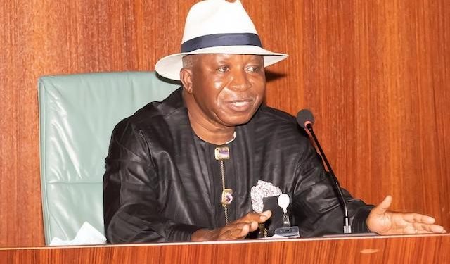 PAP uncovers 400 duplicated names on payroll