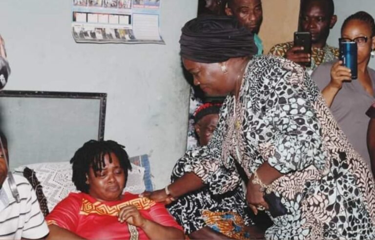Gov Ikpeazu’s wife, Nkechi visits family whose four children died mysteriously in Umuagu Ohuhu