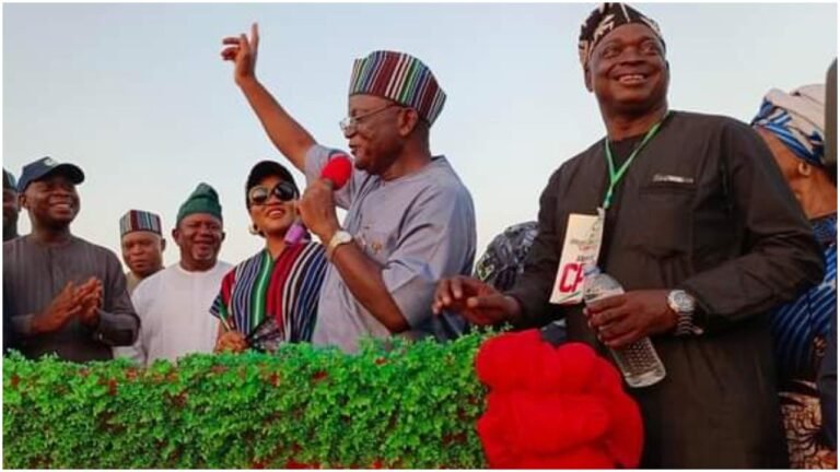 Thousands dump APC for PDP in Benue, apologize to Gov Ortom