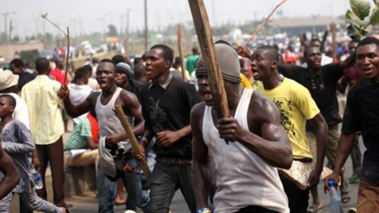 Angry youths set POS thieves ablaze in Akwa Ibom