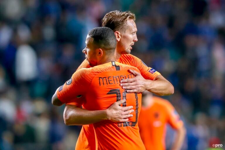 Barcelona prefer to keep Luuk de Jong than Memphis Depay