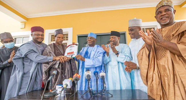 PHOTOS: North East Business Community Purchases, Presents PDP Form To Atiku