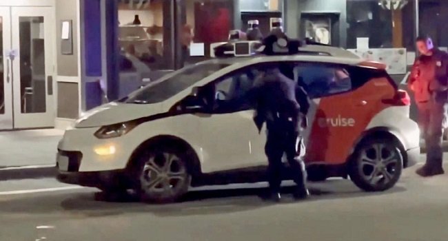 Driverless Car Stopped In San Francisco Puzzles Cops