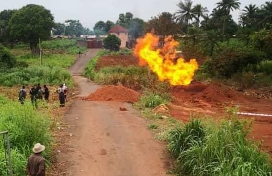 Suspected Natural Gas-Induced Fire Outbreak: Enugu Cp Says No Cause For Alarm, As Frantic Efforts Are Made To Quench Fire