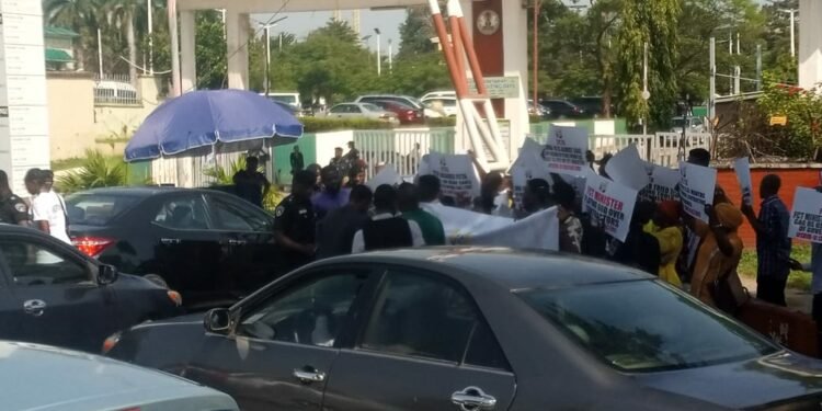 COVID-19 Contractors Barricade FCTA Gate Over Non-payment