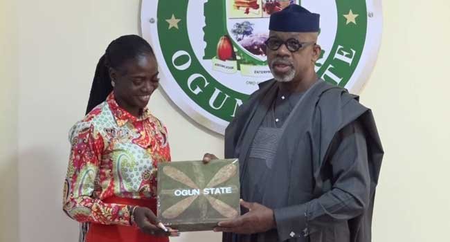 Tobi Amusan Becomes Ogun Ambassador, Gets N5m And House