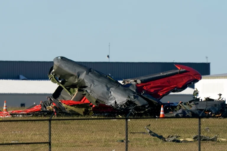 2 Planes Crash Mid-Flight During Airshow in Dallas