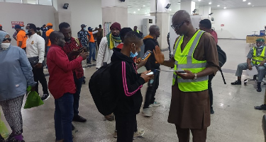 FG Evacuates 196 Nigerians From India, Gives Them $100 Each