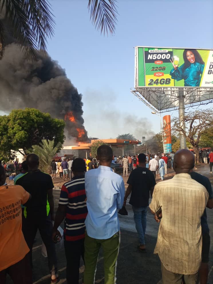 BREAKING: Fire outbreak in Conoil filling station in Abuja