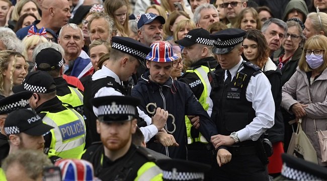 Anti-Monarchists Among UK Protesters Arrested Before King’s Coronation