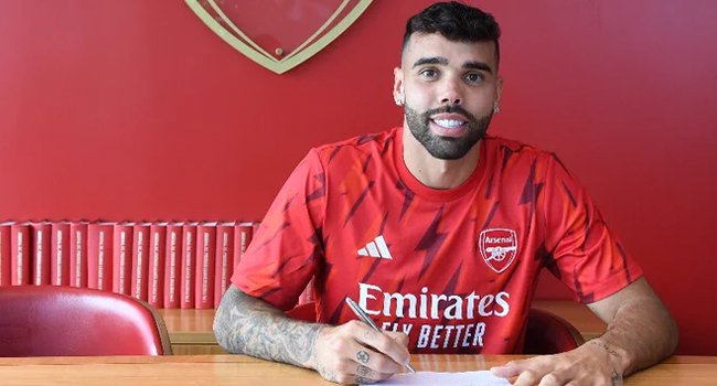 Arsenal Sign Brentford Keeper Raya On Loan