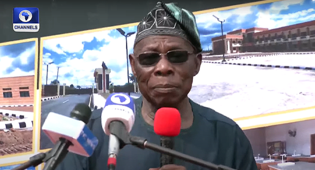 ‘Stand Up’, Obasanjo Orders Oyo Traditional Rulers To Honour Governor