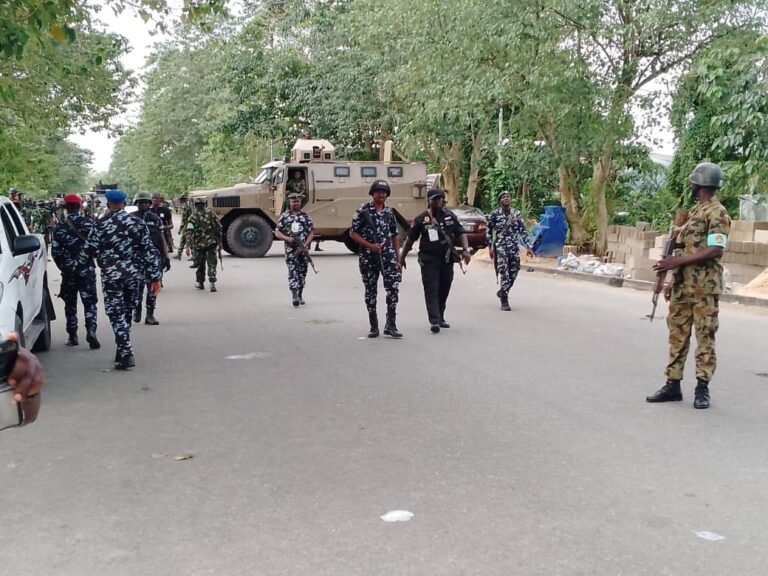 BayelsaDecides2023: Security operatives block protesting Bayelsa PDP supporters from INEC gate