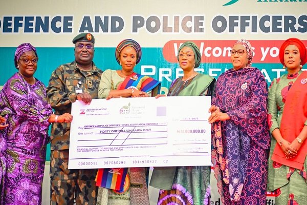 Remi Tinubu Disburses N427m To 1,709 Armed Forces’ Widows, Orphans