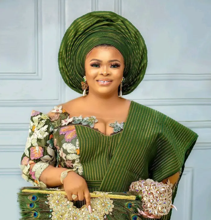 Actress Dayo Amusa reacts as Bobrisky wins ‘Best Dressed Female’ award