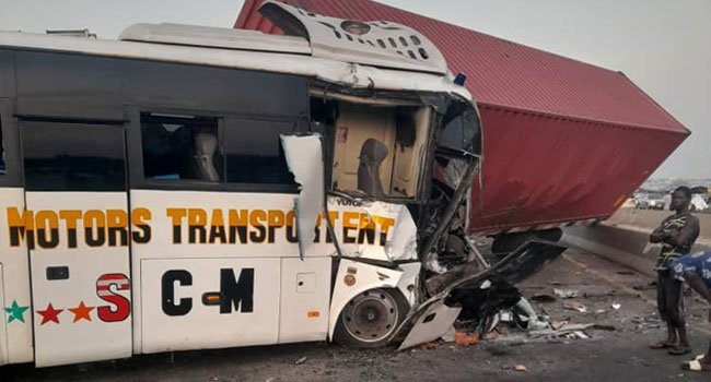 Truck, Bus Collide On Lagos-Ibadan Expressway, Causes Gridlock