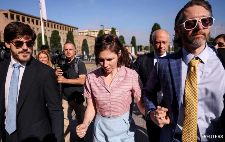 ITALY COURT SENTENCES AMANDA KNOX TO THREE YEARS IN SLANDER CASE