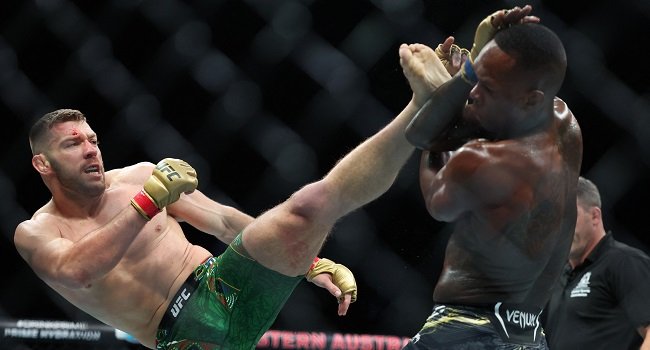 Du Plessis Beats Adesanya To Defend UFC Middleweight Title