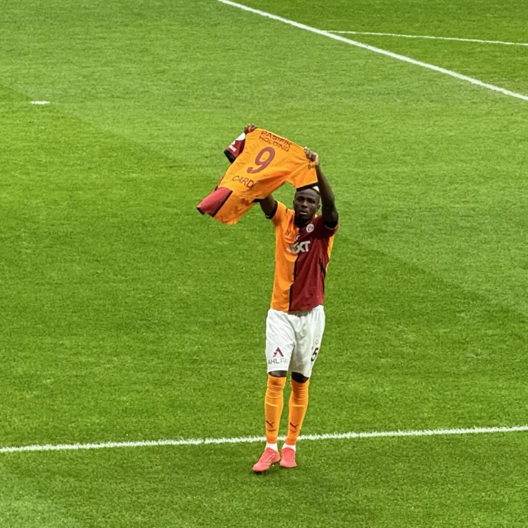 Turkey: Victor Osimhen holds up Icardi’s shirt after scoring for Galatasaray