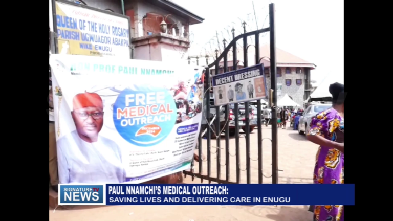 HEALTH PERSONNEL RESUSCITATE WOMAN WHO SLUMPED DURING MEDICAL OUTREACH IN ENUGU – WATCH VIDEO