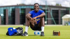 Welbeck joins Chelsea on two-year contract